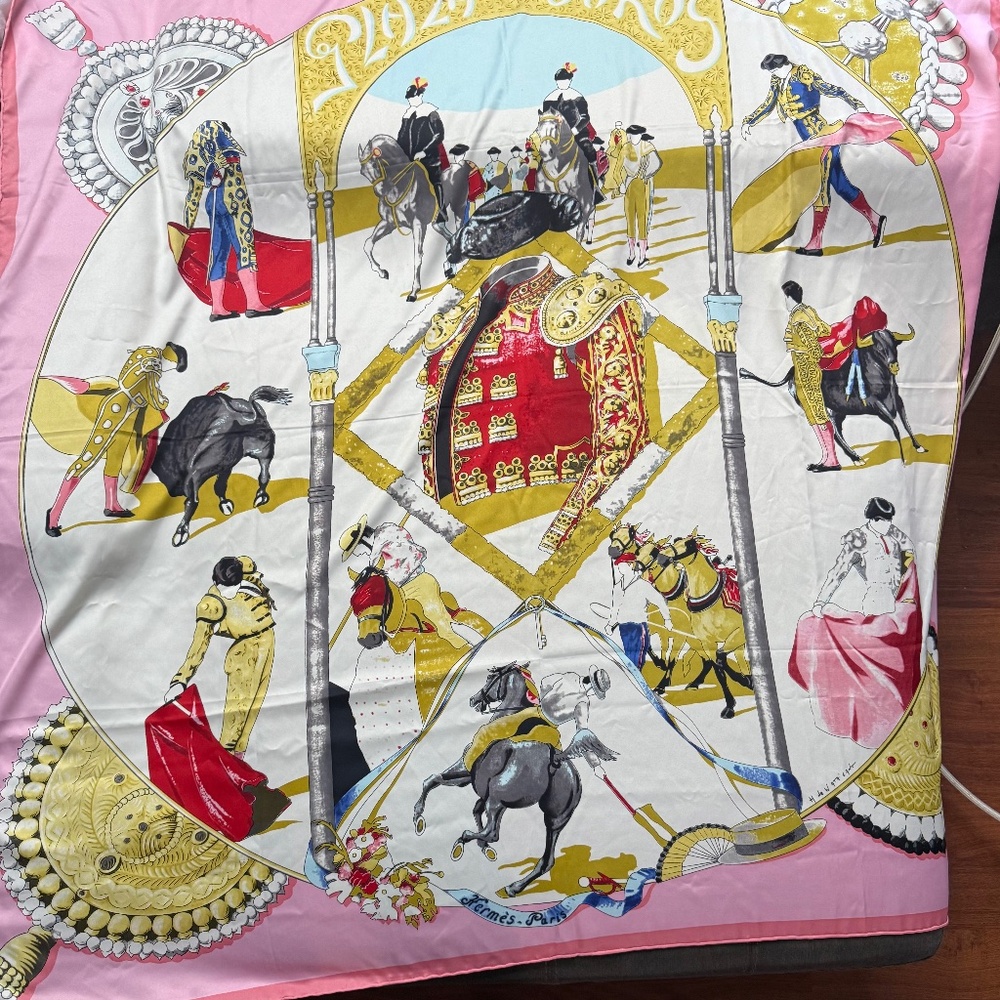 Hermes’ scarf
